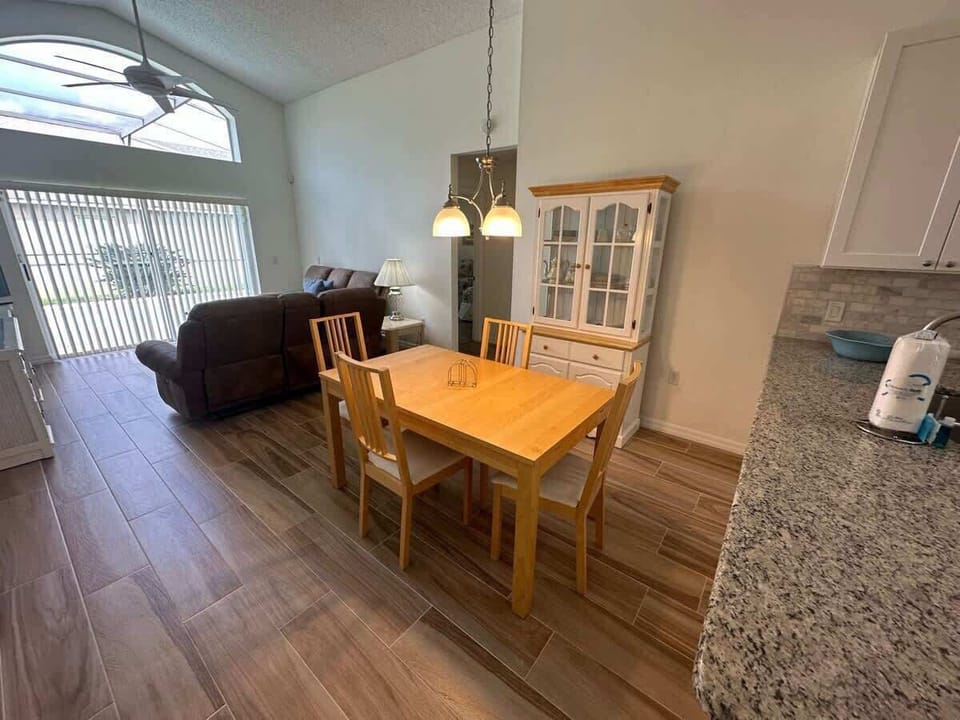 1471WEW - Dining Area 2.jpeg