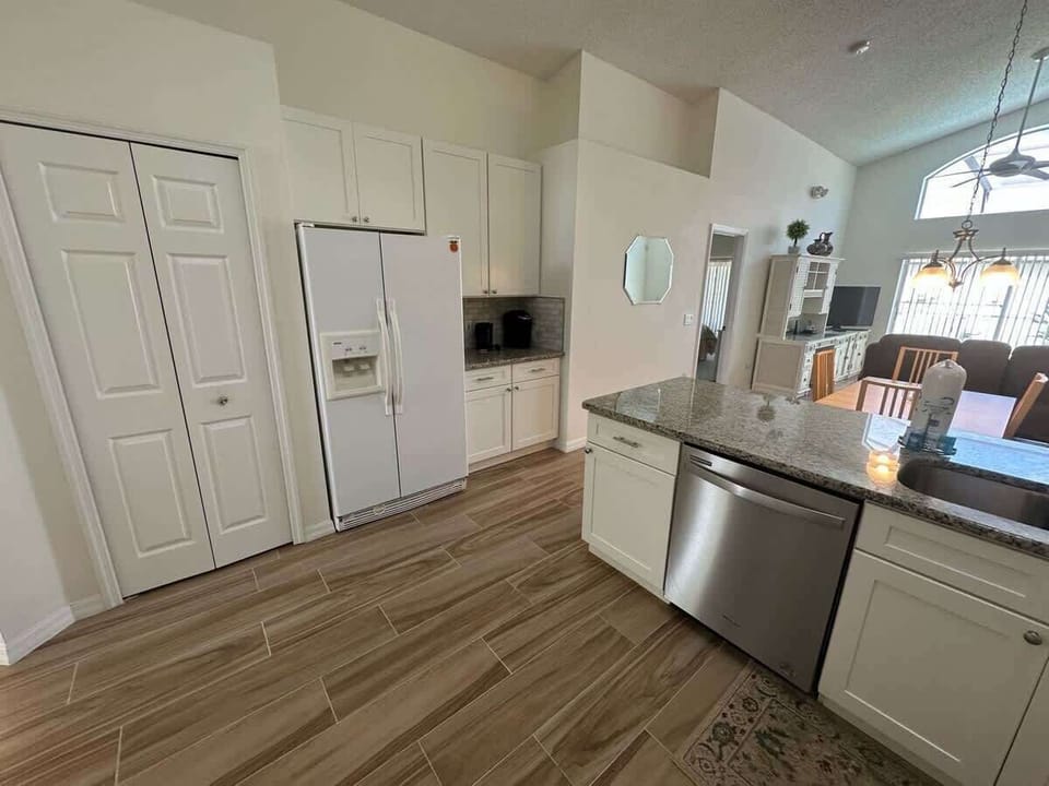 1471WEW - Kitchen (2).jpeg