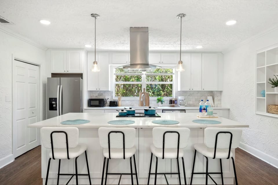 Nothing beats great food w/ family & friends, something you can do in our home!