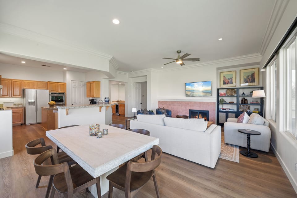 View looking toward the kitchen & wet bar 