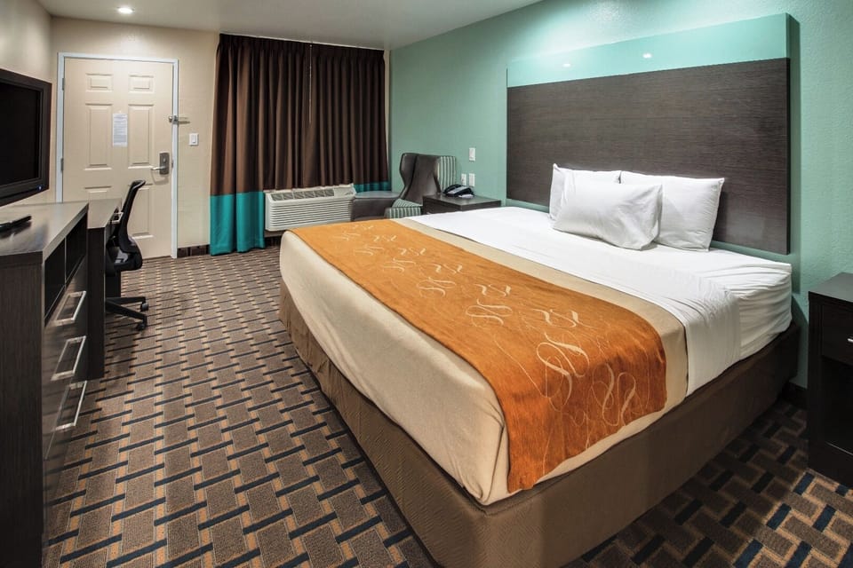 Unit with King size bed