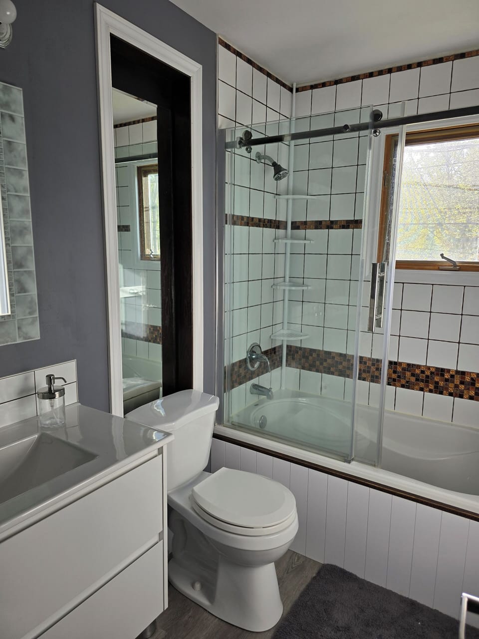 Full Bathroom. 