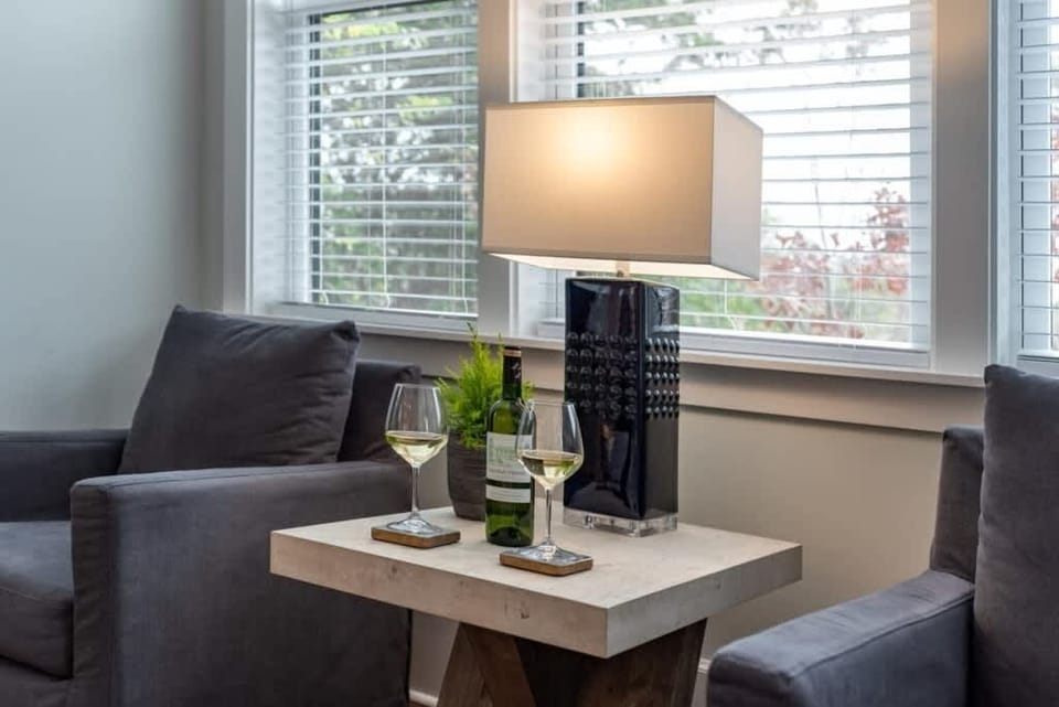 Bright, contemporary seating area combining comfort with a clean, modern aesthetic.