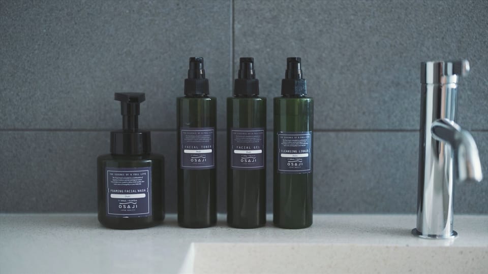 [Guest amenities] OSAJI's skincare line containing natural and hot spring ingredients.