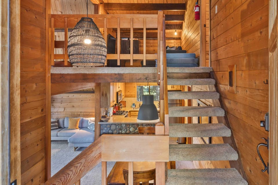 Entryway: Split-level entryway