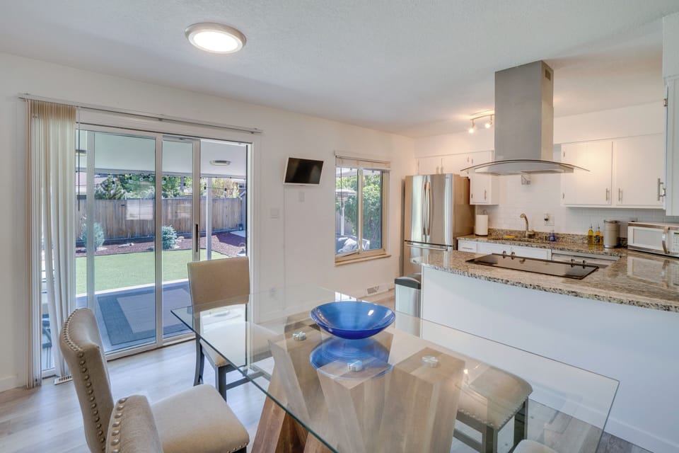 Dining Area | Dishware/Flatware | Trash Bags/Paper Towels