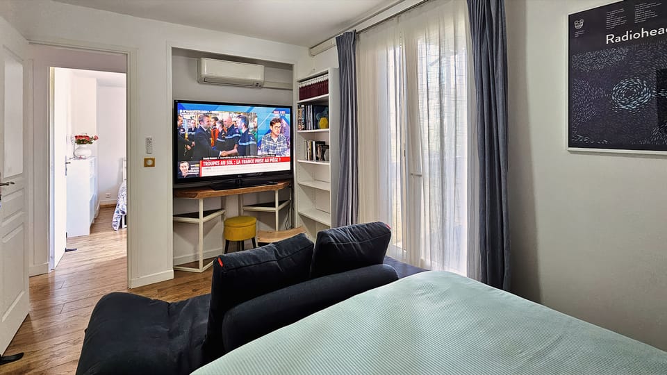 90 m² • ocean view • Beach and Sanary within walking distance • Parking Apartment in Six-Fours-les-Plages