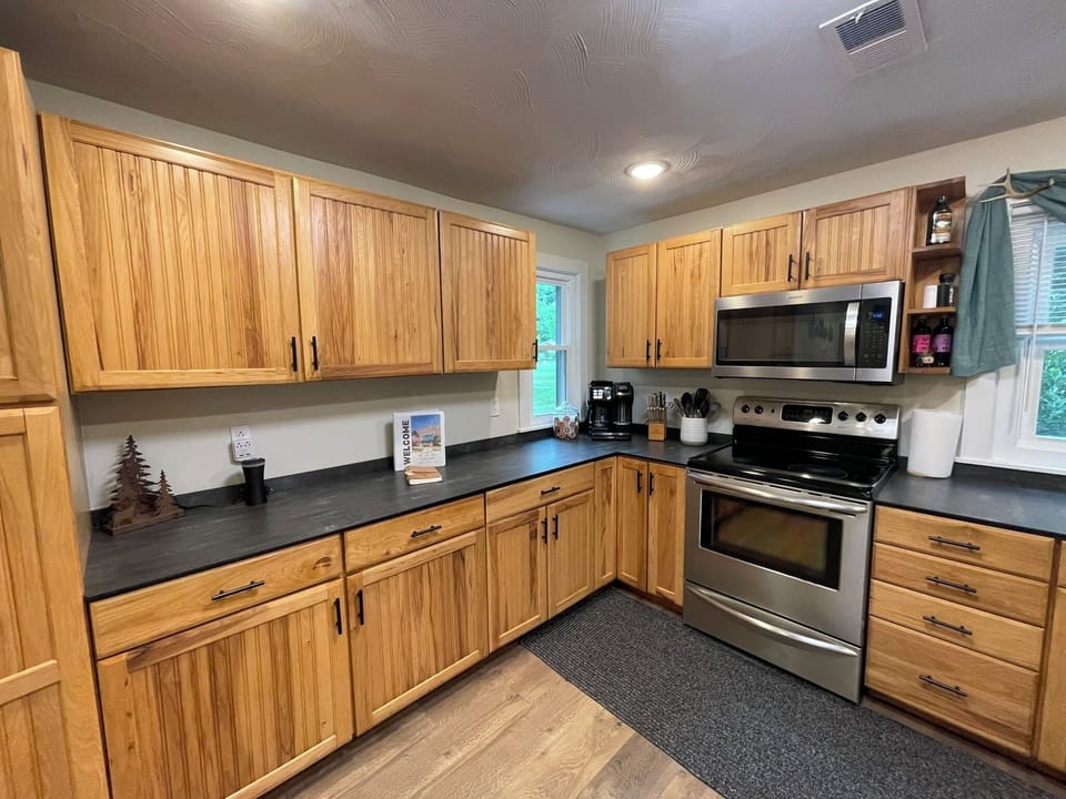Fully stocked Kitchen! Includes k-cups, tea bags, spices & baking supplies.