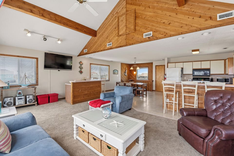 HIRO06: Brigadoon | Top Level Living Area