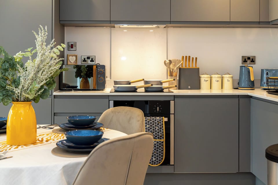 Kitchen & Dining Area