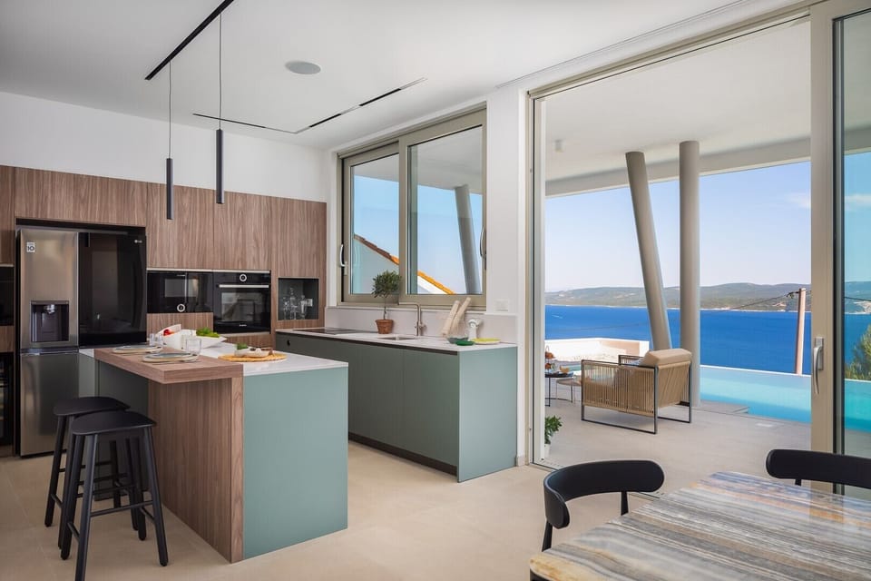 Fully equipped kitchen with all the appliances a modern guest desires for a relaxed stay