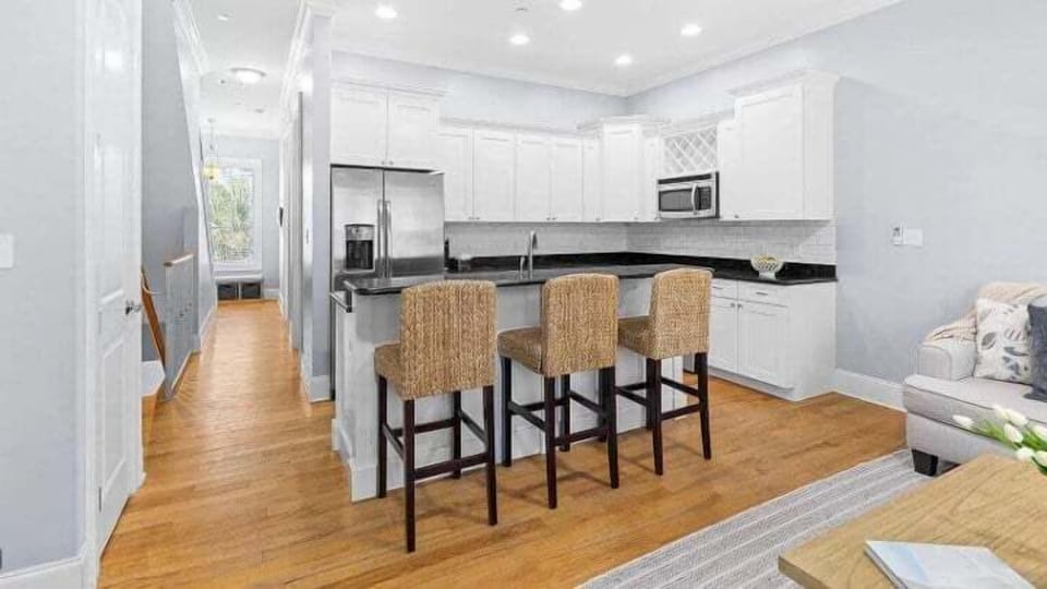 Full kitchen