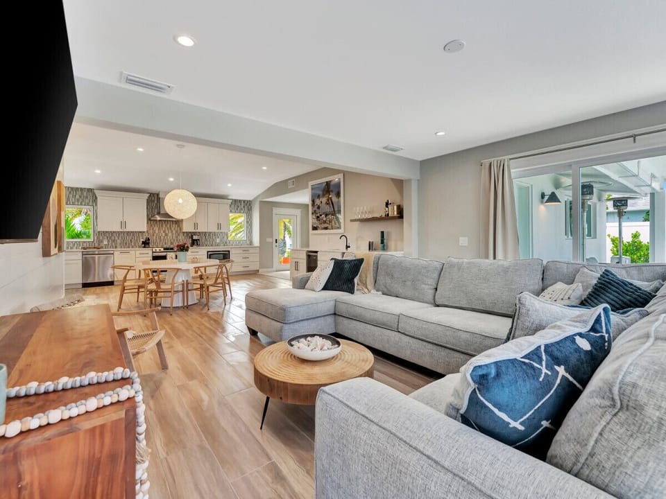 Spacious Great Room with Hideaway