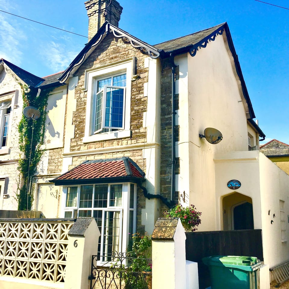Zeta Cottage: Front entrance