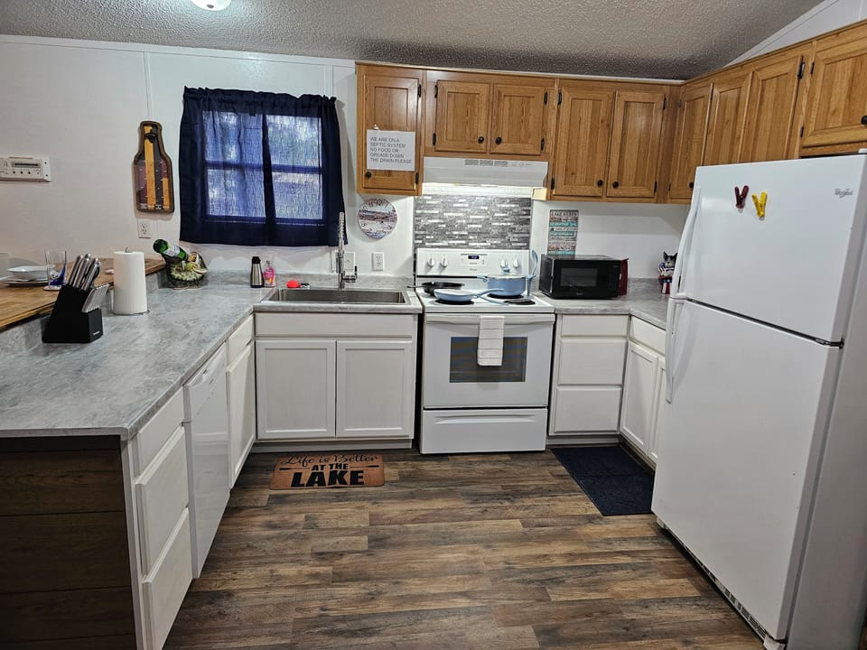 Fully Stocked Kitchen