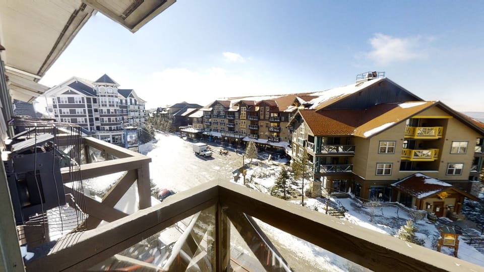 Neighborhood, Building, Outdoors, Shelter, City
