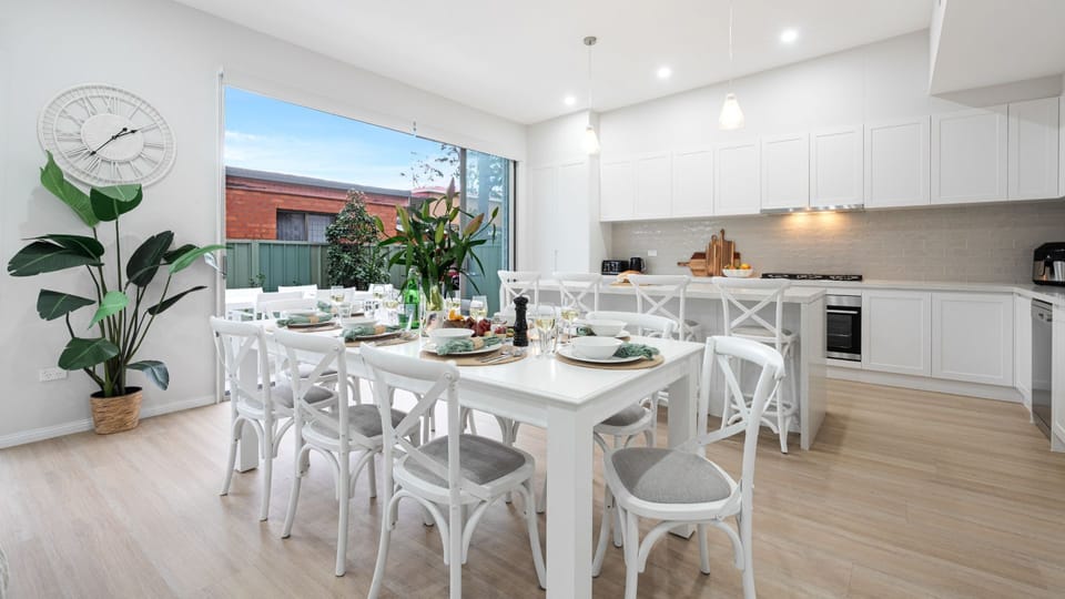 Southern Comfort | Luxury Open Plan Kitchen & Dining Area 
