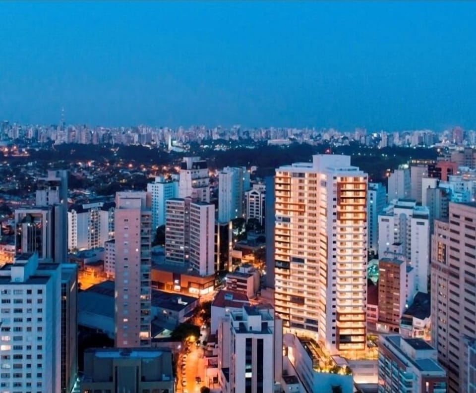 Vista área com Parque Ibiraquera ao fundo
