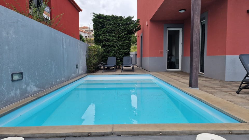 Enjoy the pool at The Red Hot Chill House, with stunning panoramic views of the ocean and mountains. Unwind on sun loungers and savor the serene atmosphere of this luxurious retreat. #pool #villa #calheta