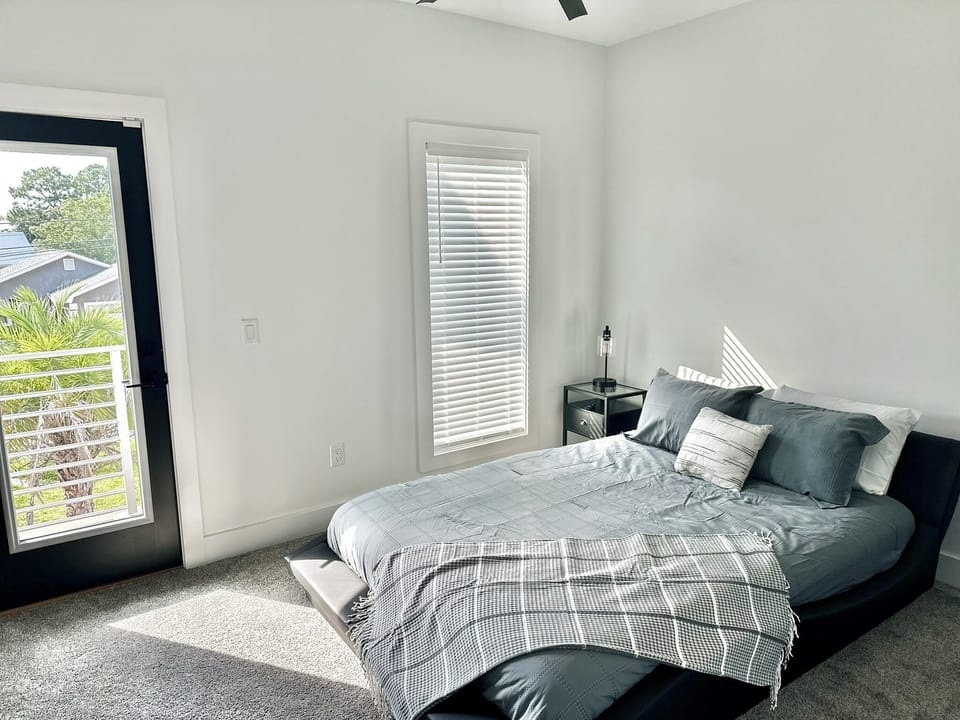 2nd Floor Queen Bedroom w/ Balcony Access