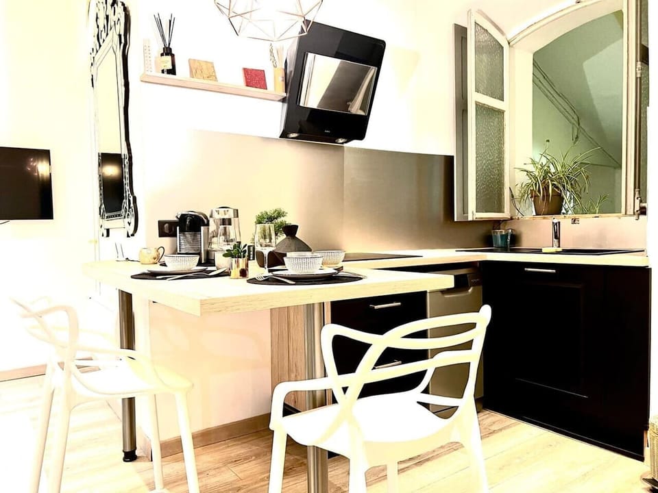 Cuisine équipée, nombreux rangements et accessoires