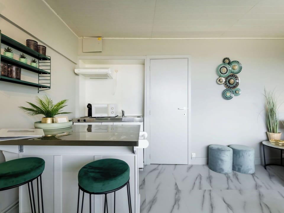 Furniture, Interior Design, Flooring, Wall, Wood, Floor, Ceiling, Lighting, Countertop, Room