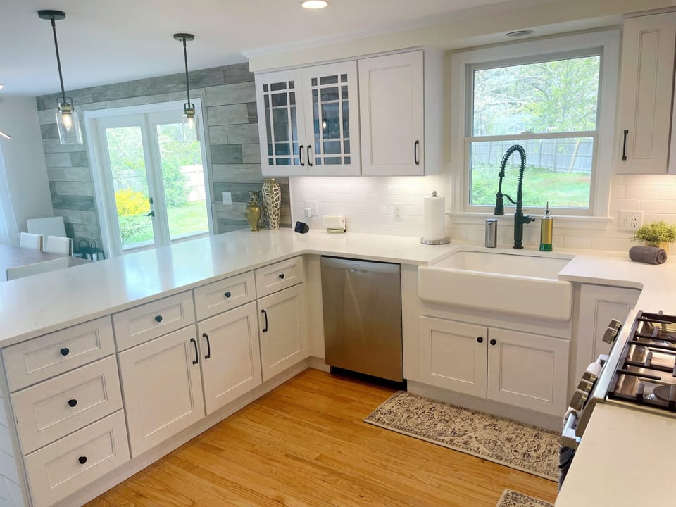 Bright and fully equipped kitchen