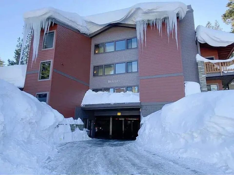 Bradley Bldg_winter