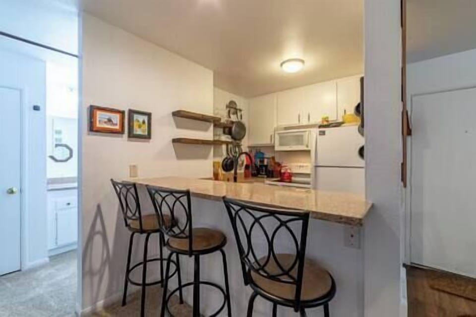 Kitchen bar