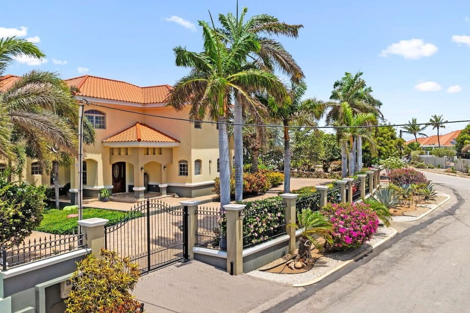 Upon arrival, imposing gates welcome you to this stylish villa Seaside Beach House, where modern elegance meets ultimate comfort
