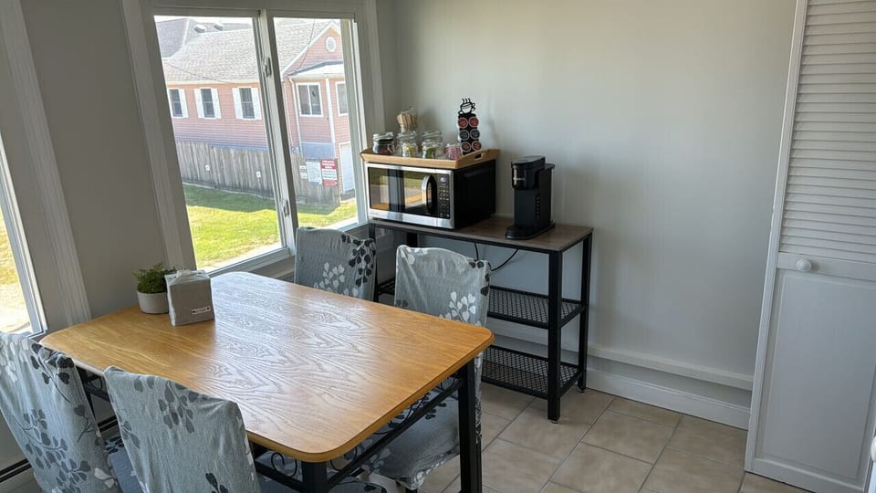 Small space, big convenience! Our modern kitchenette is fully equipped with a microwave, mini-fridge, and all the essential cookware for a quick and easy meal