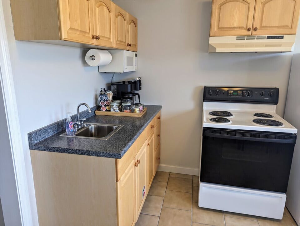 Small space, big convenience! Our modern kitchenette is fully equipped with a microwave, mini-fridge, and all the essential cookware for a quick and easy meal.