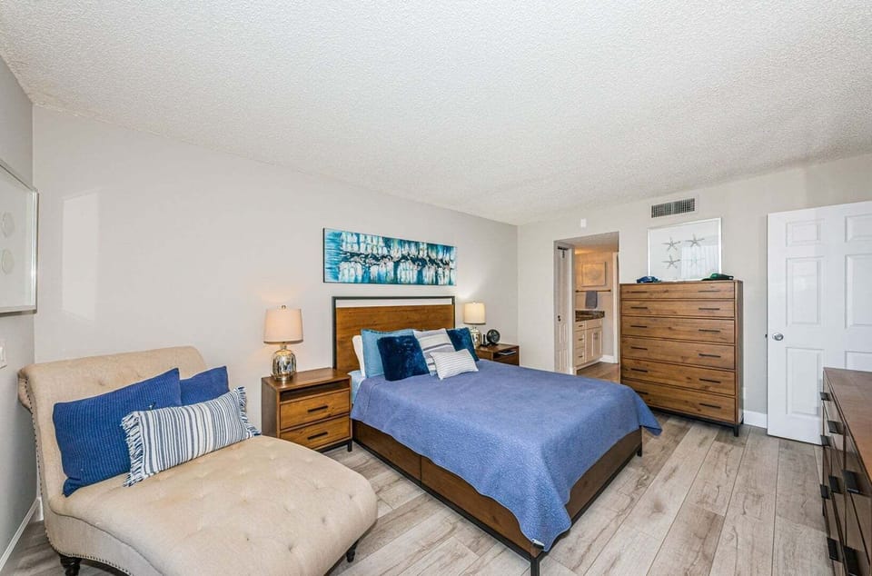 12-web-or-mls-Bedroom 1b