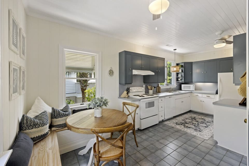 Kitchen and breakfast nook, 306 Charleston Blvd, Isle of Palms, SC | IOP Escapes