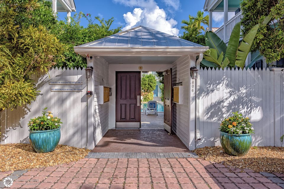 Main Entrance Gate to Windward Park
