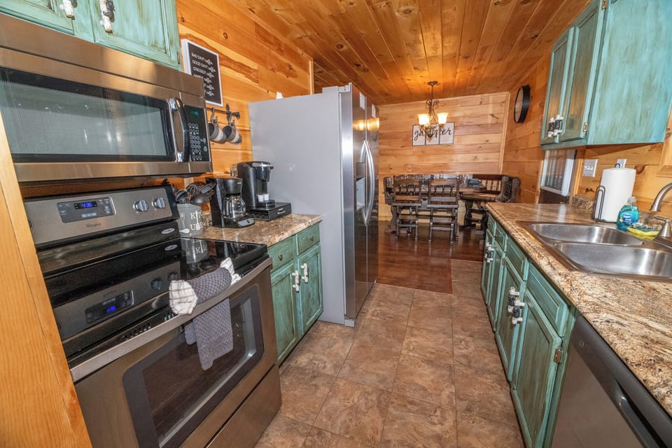 Bearman's Cabin's fully-equipped kitchen
