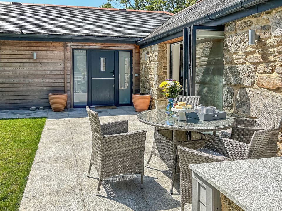 Sitting-out-area | Lower Stables - Lower Trembath, Buryas Bridge, near Penzance