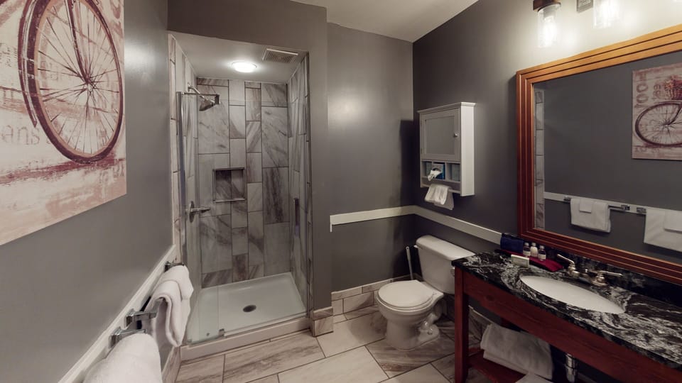 Sink, Indoors, Bathtub, Tub, Bathroom