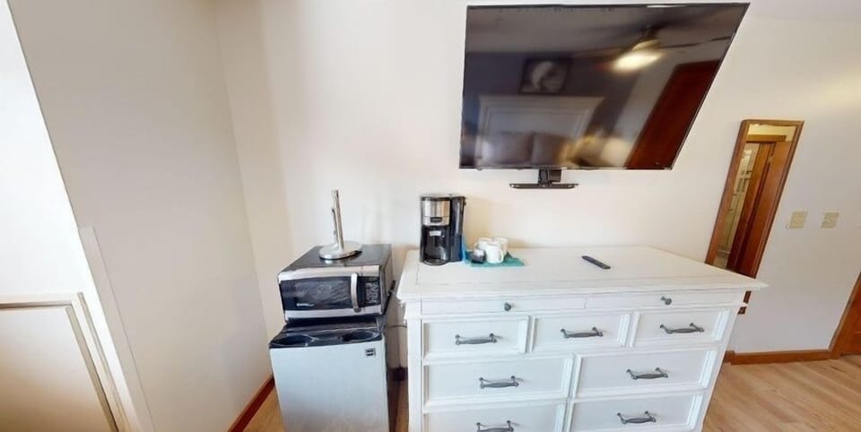 Indoors, Microwave, Oven, Sink, Sink Faucet