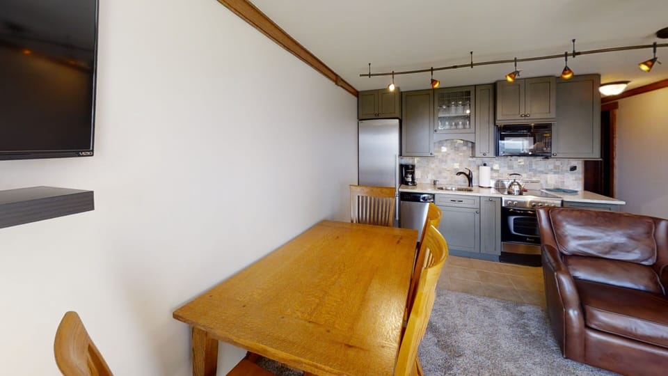 Indoors, Screen, Furniture, Living Room, Table