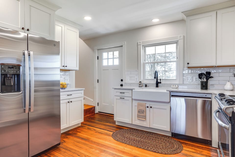Kitchen | Dishwasher | Dining Area | 1st Floor