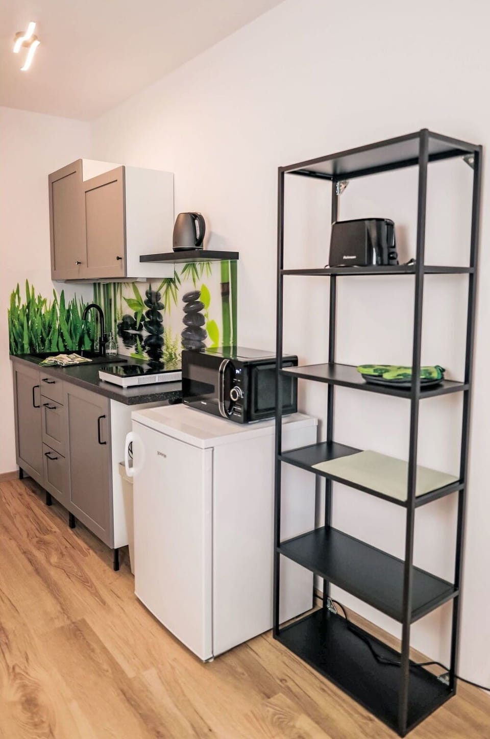 Cabinetry, Property, Building, Houseplant, Countertop, Lighting, Interior Design, Shelving, Shelf, Plant