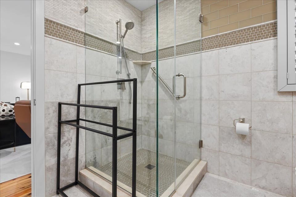 1st Floor Suite Bathroom
