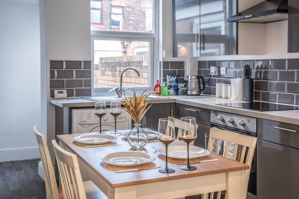 Dining area with seating for up to 4 guests