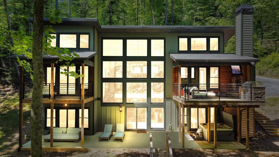 Creekside Style - A Contemporary Cabin on the Creek