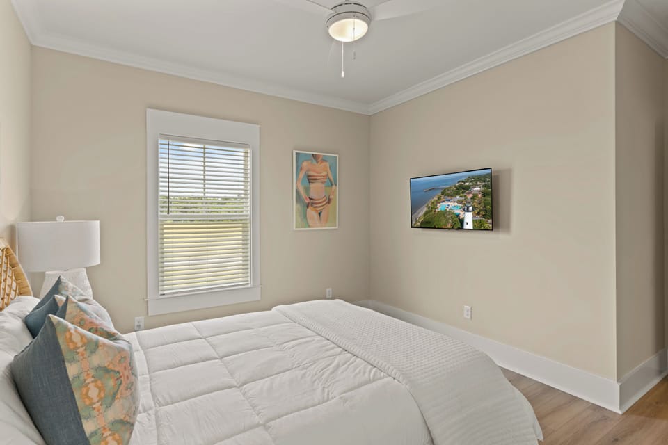 Time Flys - Upstairs Bedroom 4 with TV