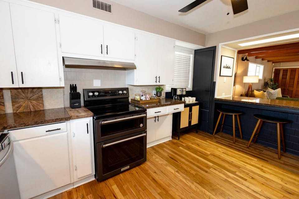 Fully Stocked Kitchen!