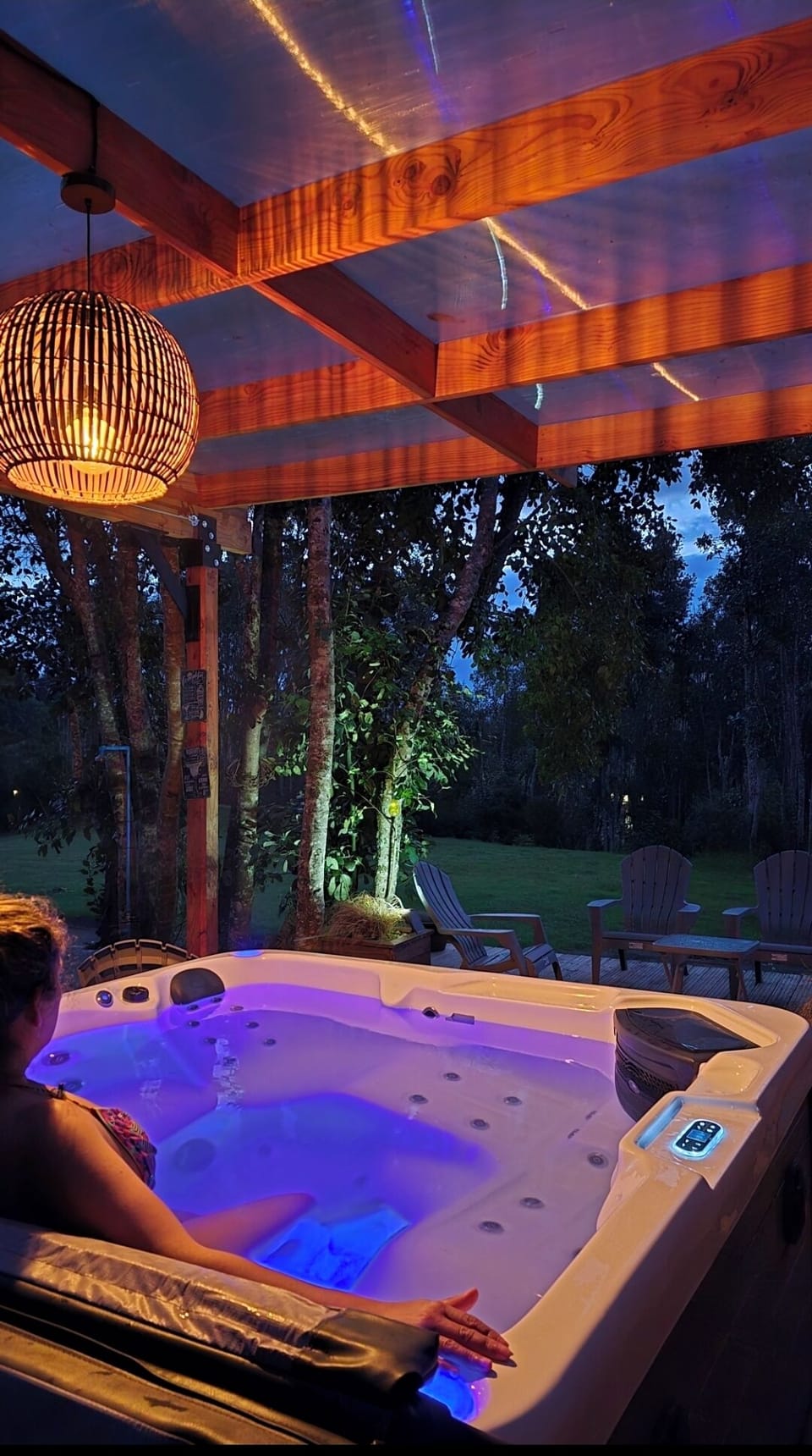 Outdoor spa tub