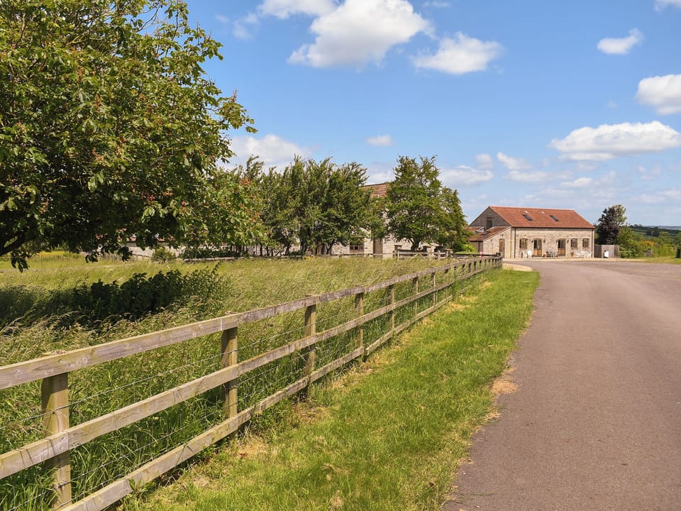 Setting | Bramble Cottage - Woodlands Farm, Somerton