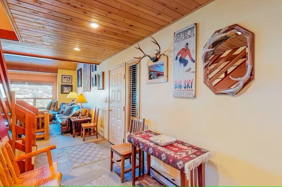 Entry space with handy seating